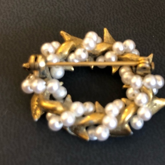 Vintage Mid- century Faux Pearl and Rhinestone Wreath Brooch - Picture 2 of 3